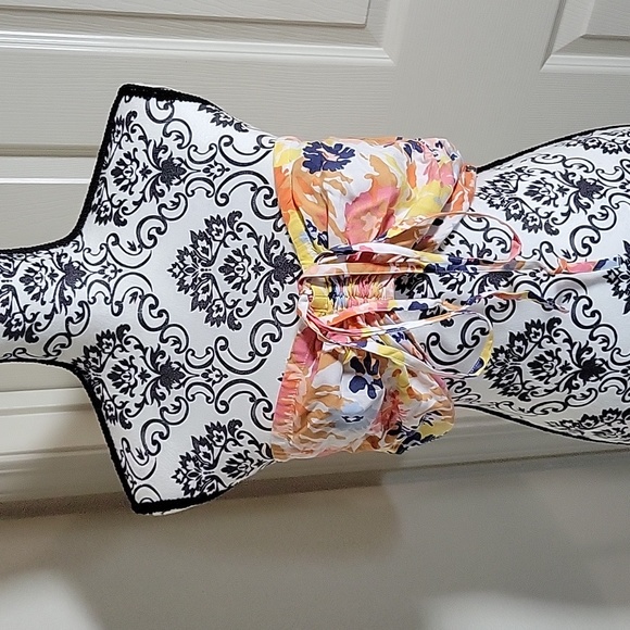 Island Hops Halter Tube Top - Picture 2 of 6